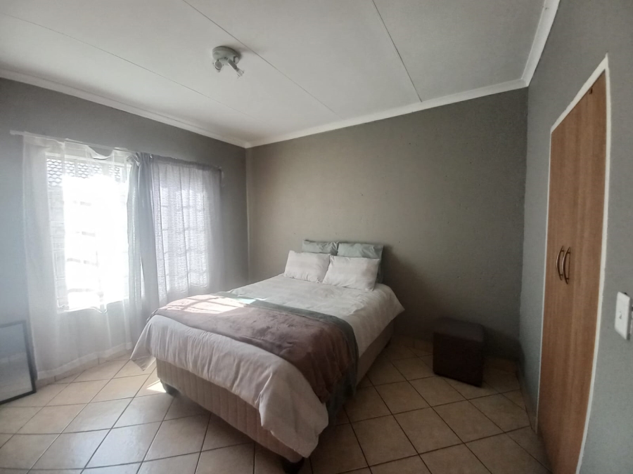 2 Bedroom Property for Sale in Waterval East North West